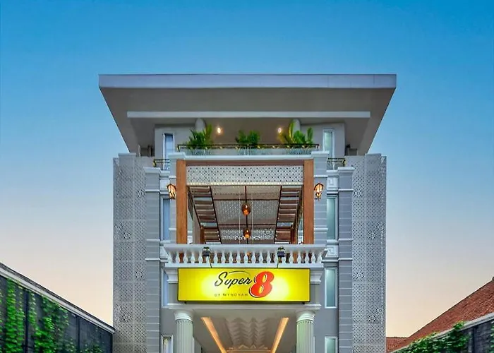 Super 8 By Wyndham Solo Hotel